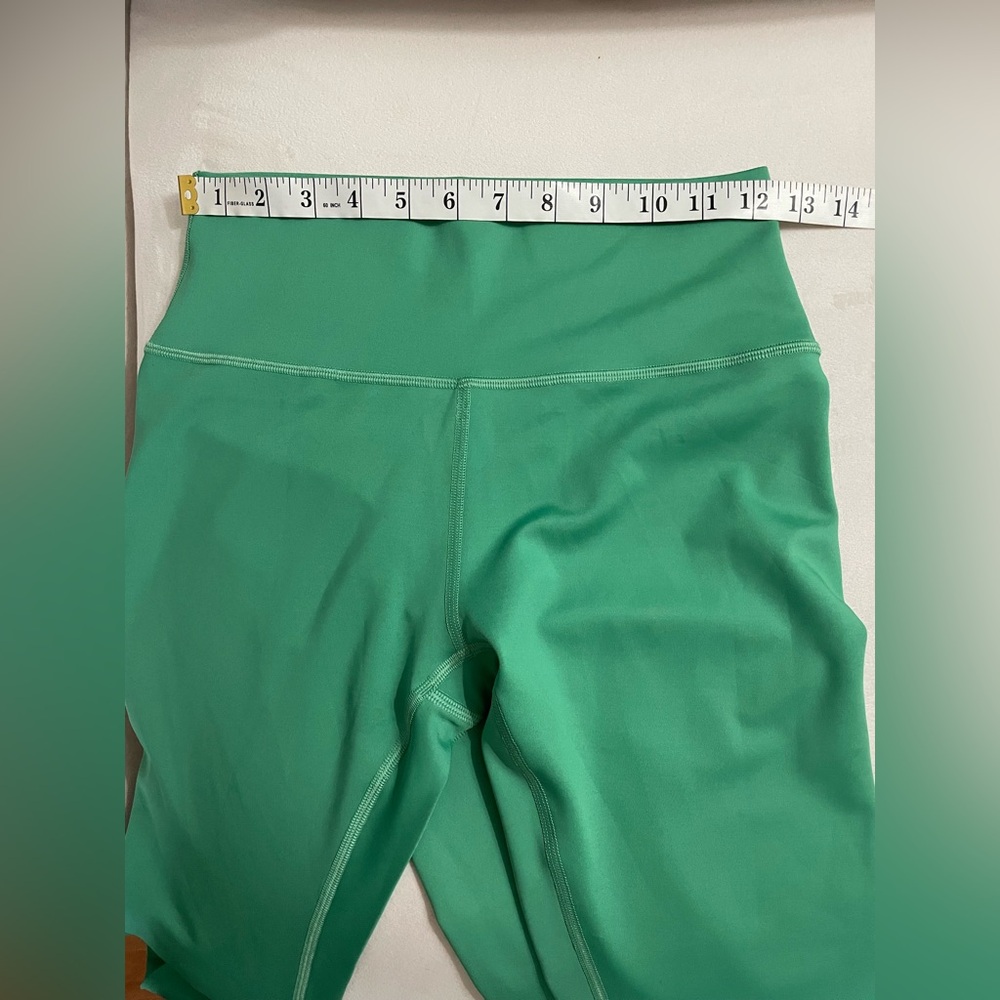 Alo Yoga NWOT 7/8 High Waisted Airlift Leggings Lettuce Green Size L - Picture 7 of 9